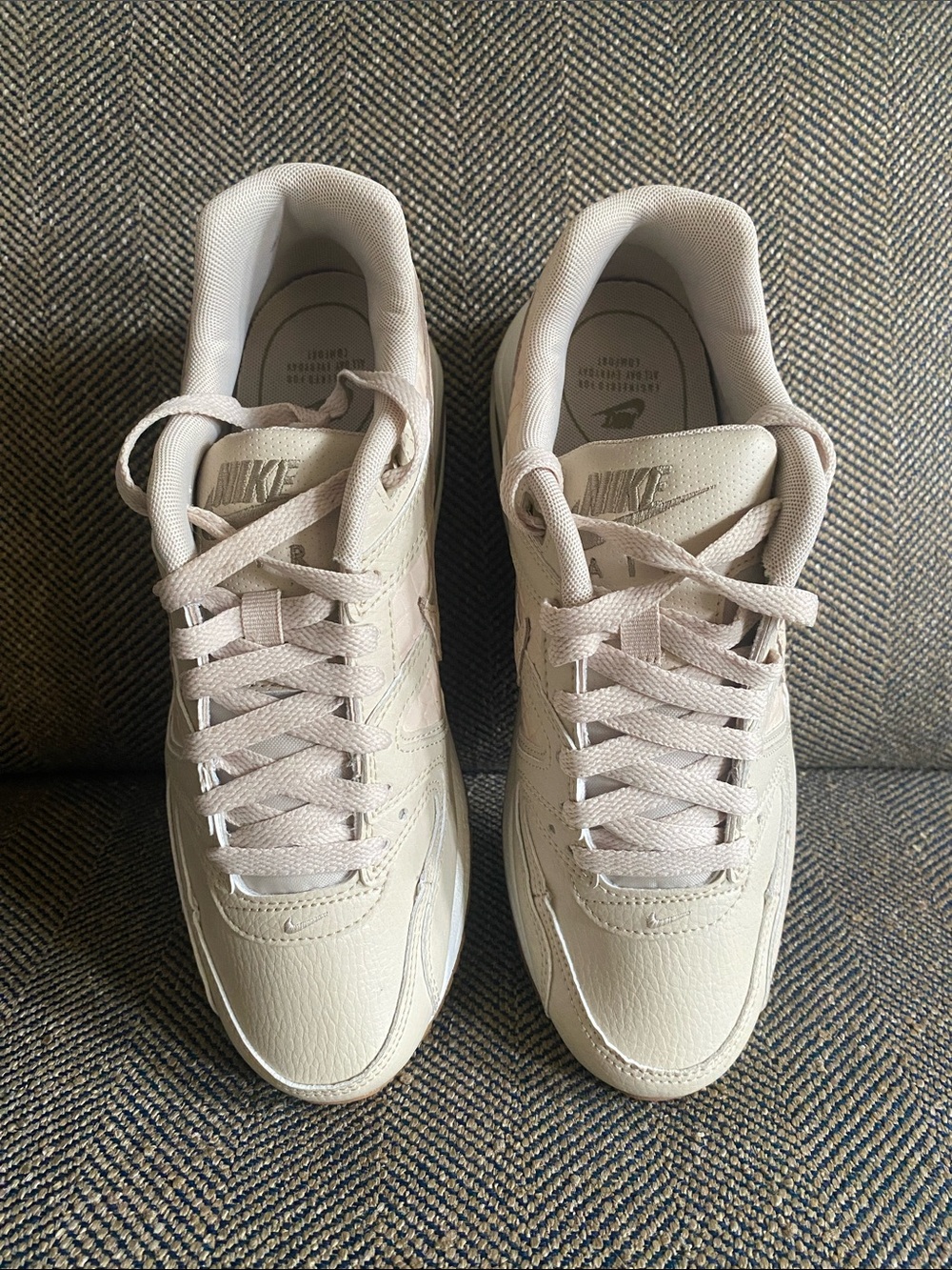 Nike Airmax Neutral Cream Low-Top Sneakers